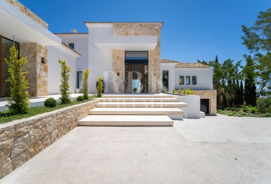 Villa · Available - Málaga