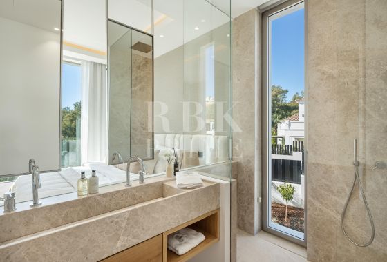 Villa · Available - Málaga