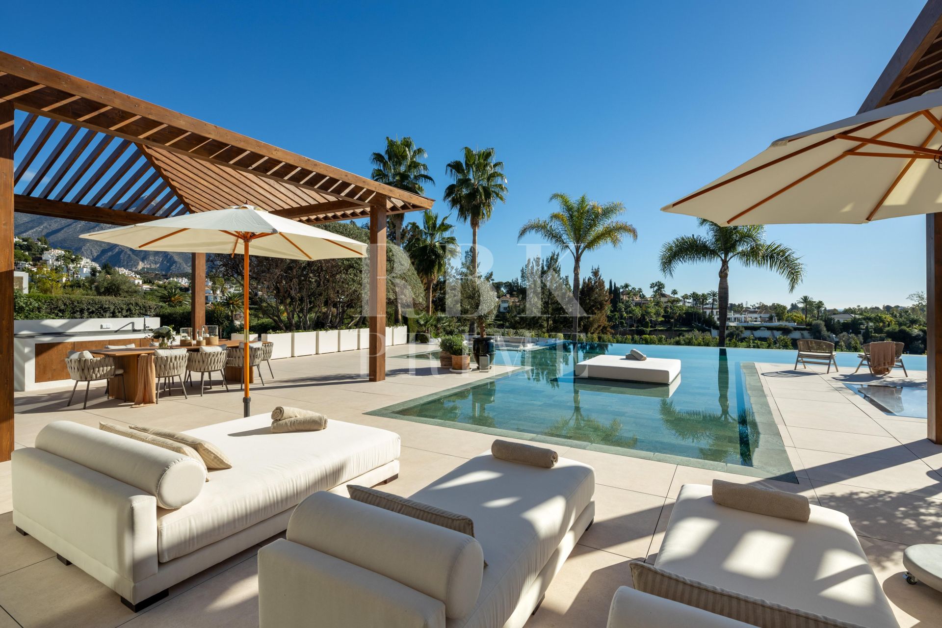 Available - Villa - Málaga - Costa del Sol