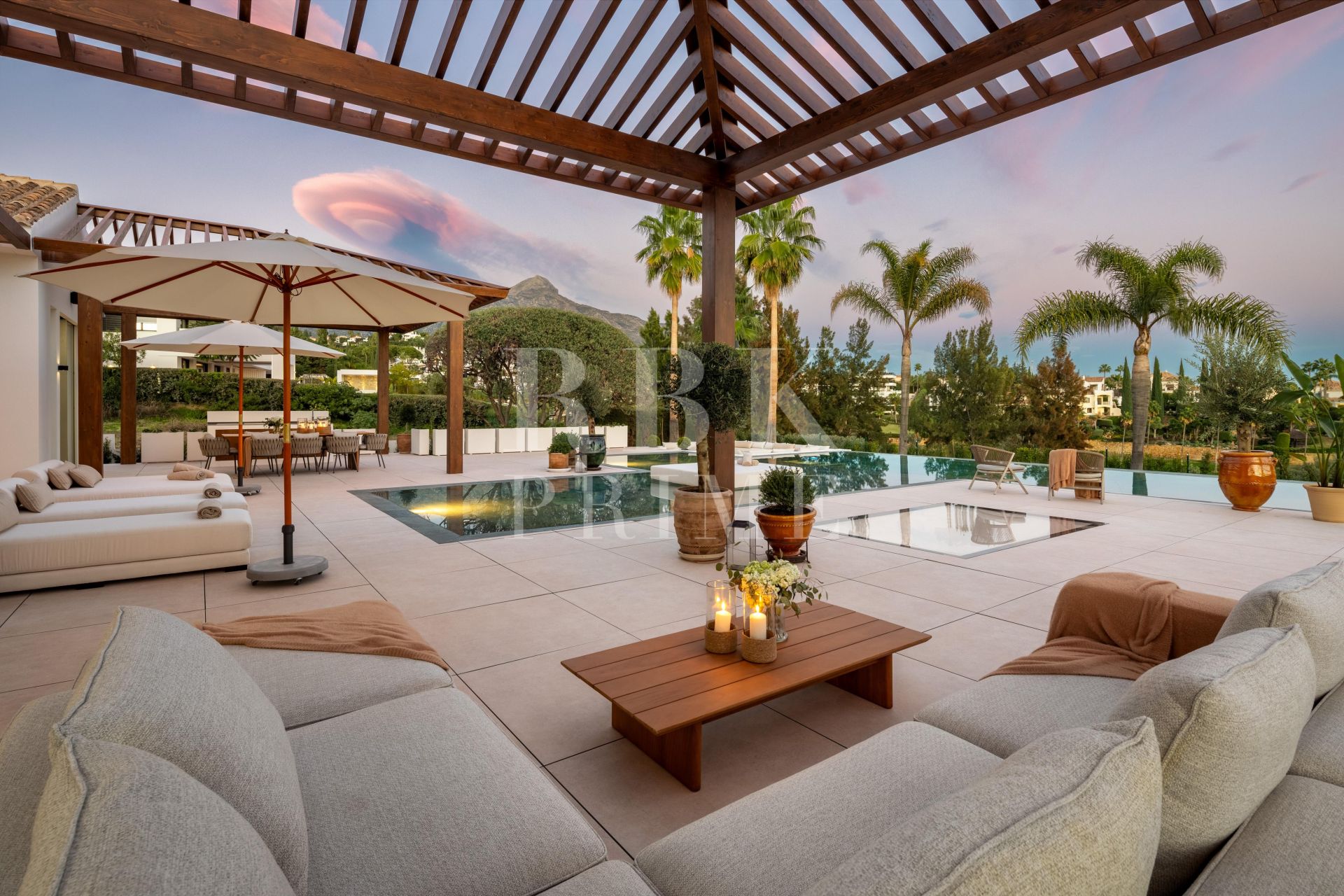 Available - Villa - Málaga - Costa del Sol