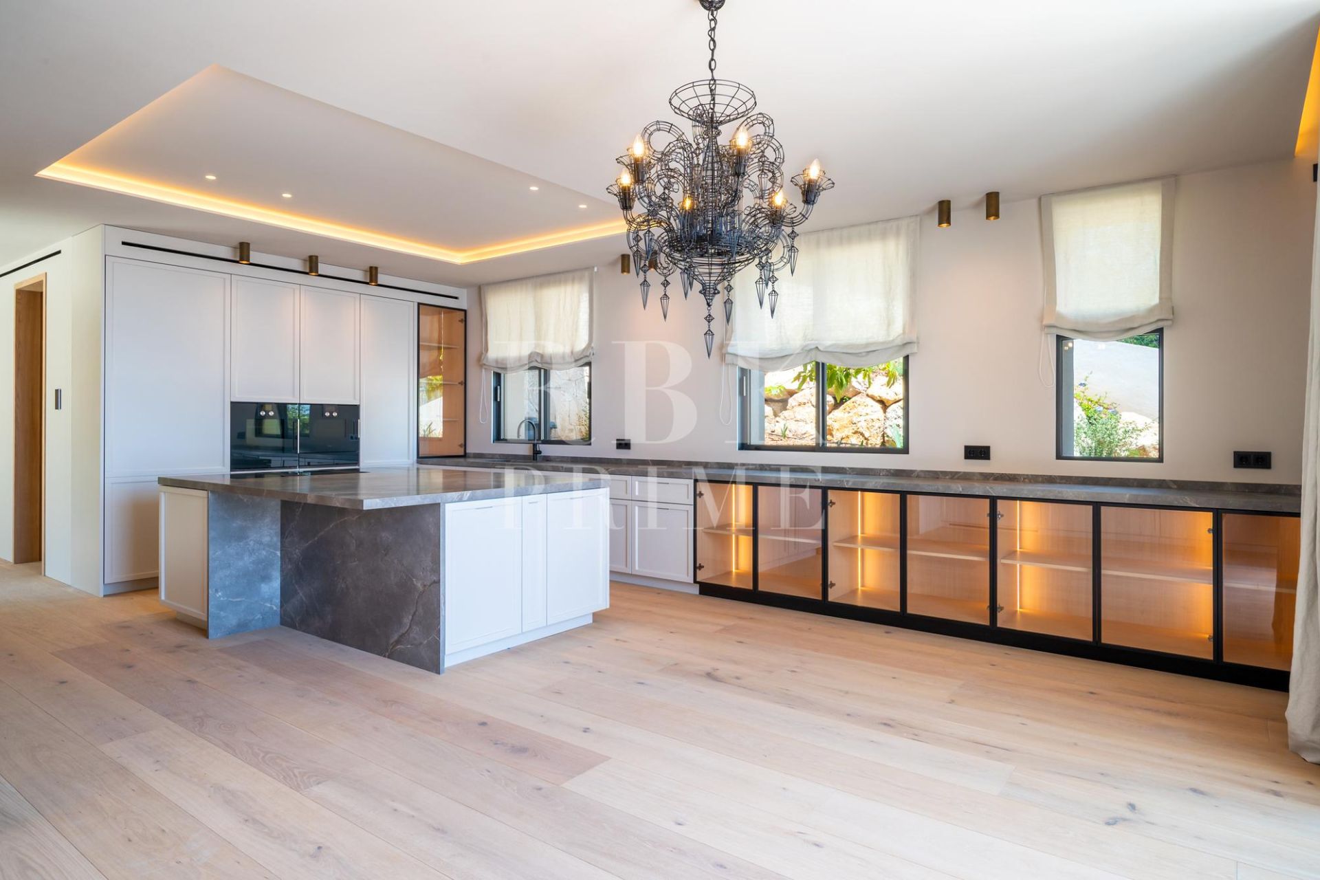 Available - Villa - Calvià