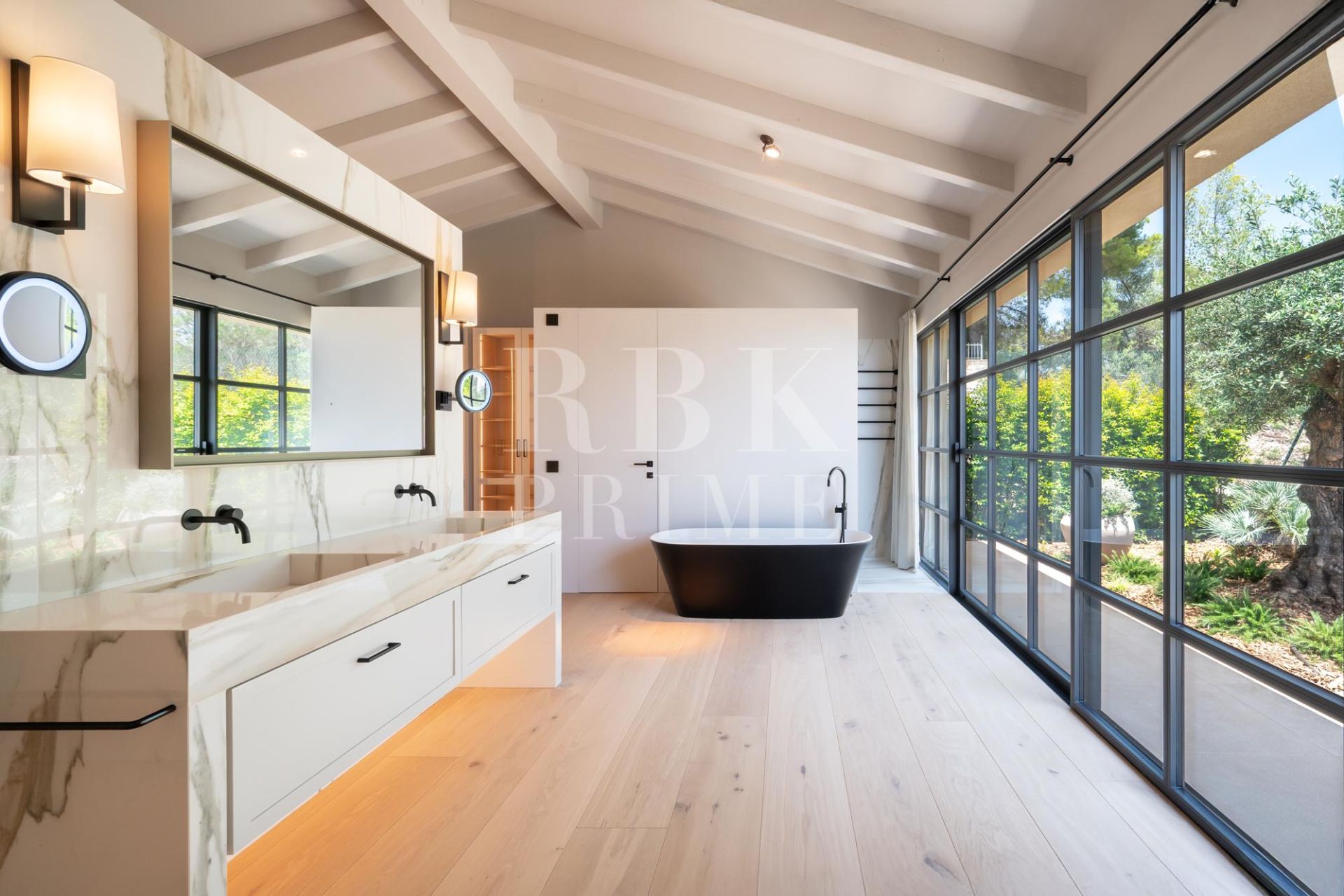 Available - Villa - Calvià