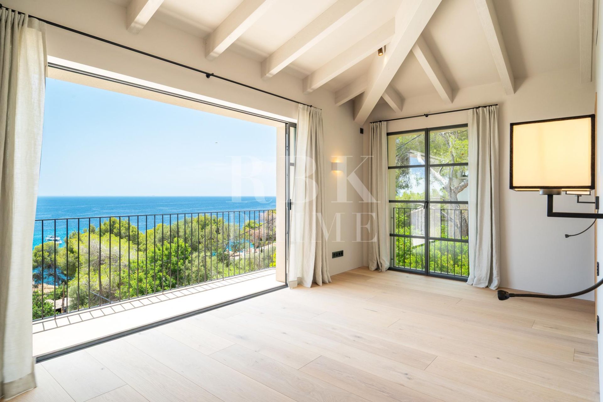 Available - Villa - Calvià
