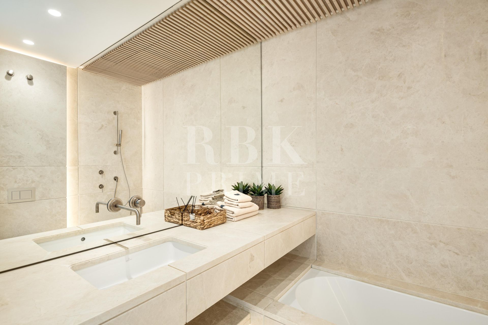 Available - Villa - Málaga - Costa del Sol