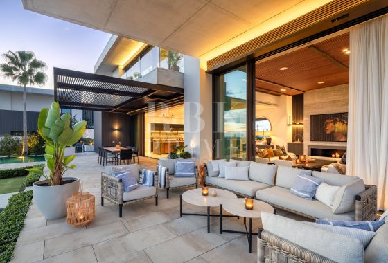 Villa · Available - Málaga