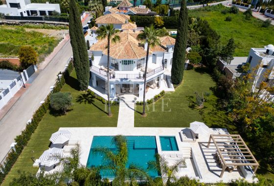 Villa · Available - Málaga