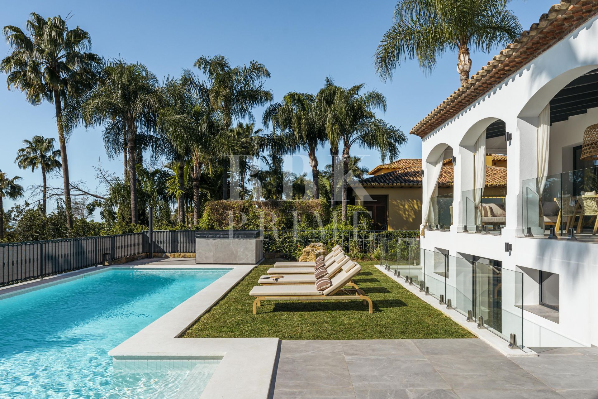 Available - Villa - Marbella - Costa del Sol