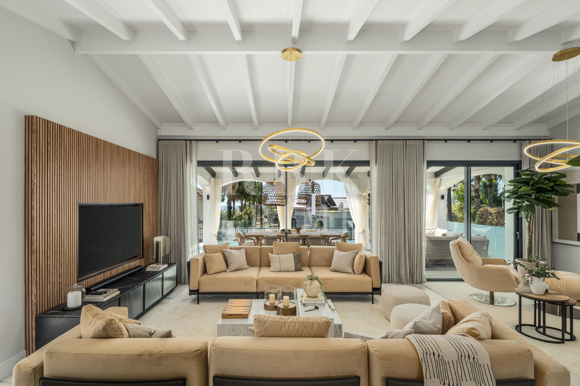 Available - Villa - Marbella - Costa del Sol