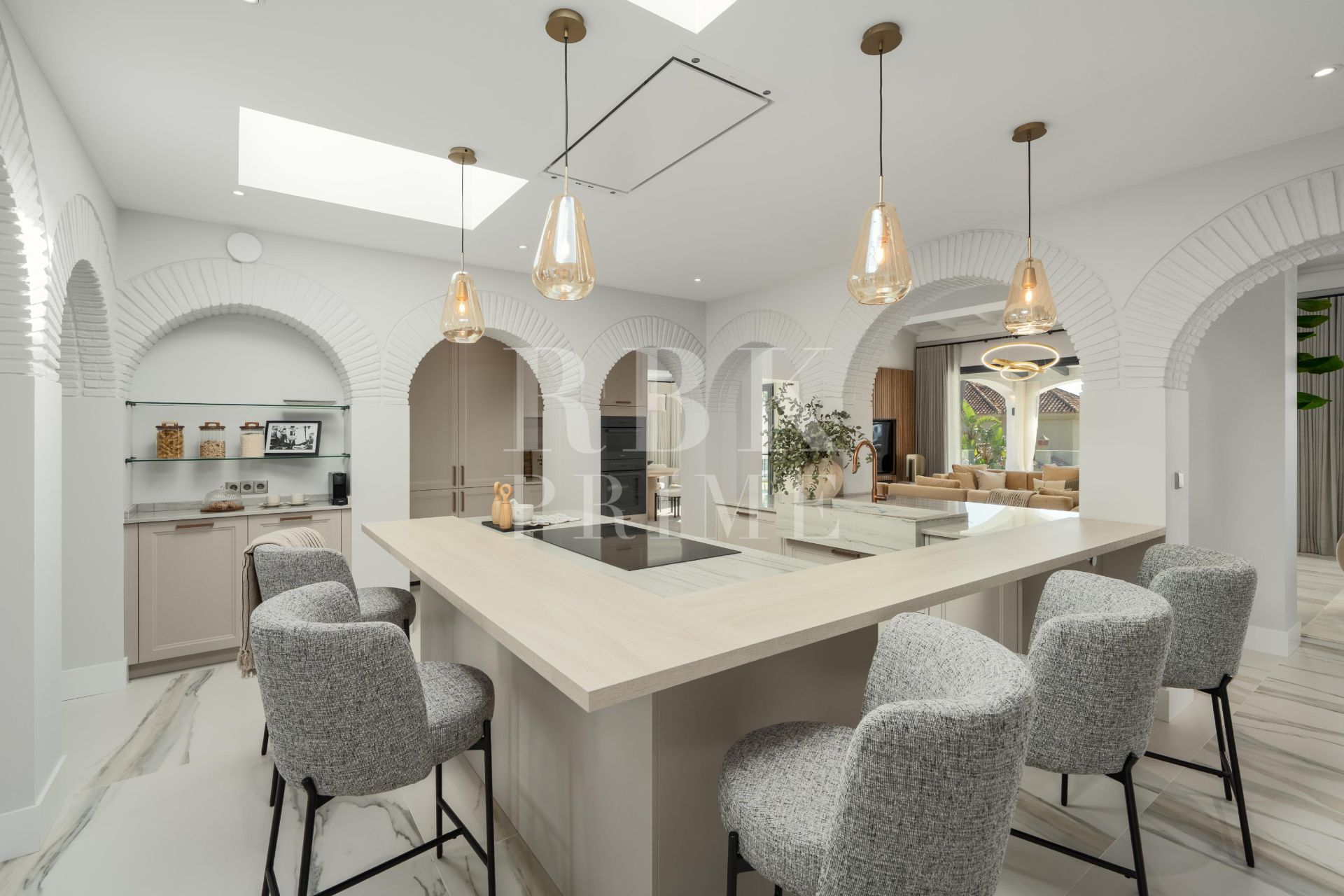 Available - Villa - Marbella - Costa del Sol