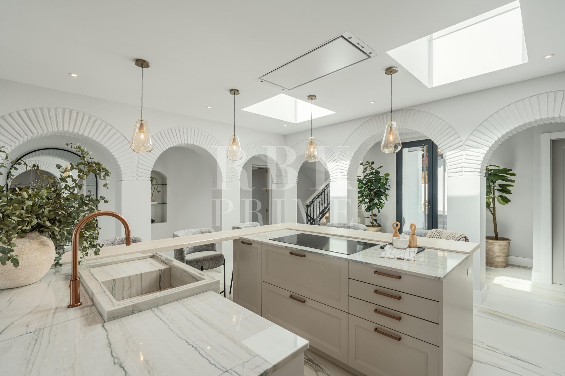 Available - Villa - Marbella - Costa del Sol