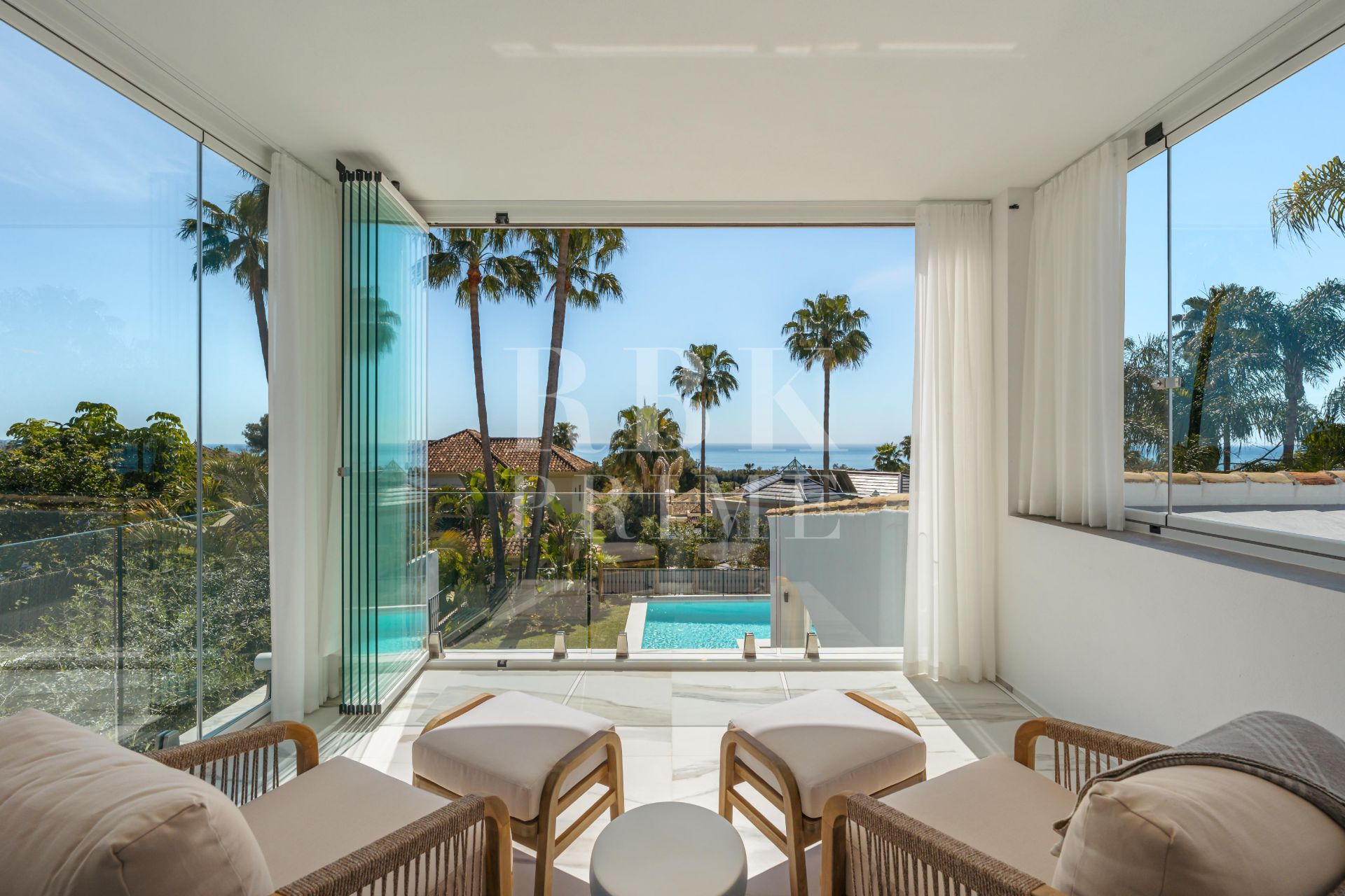 Available - Villa - Marbella - Costa del Sol