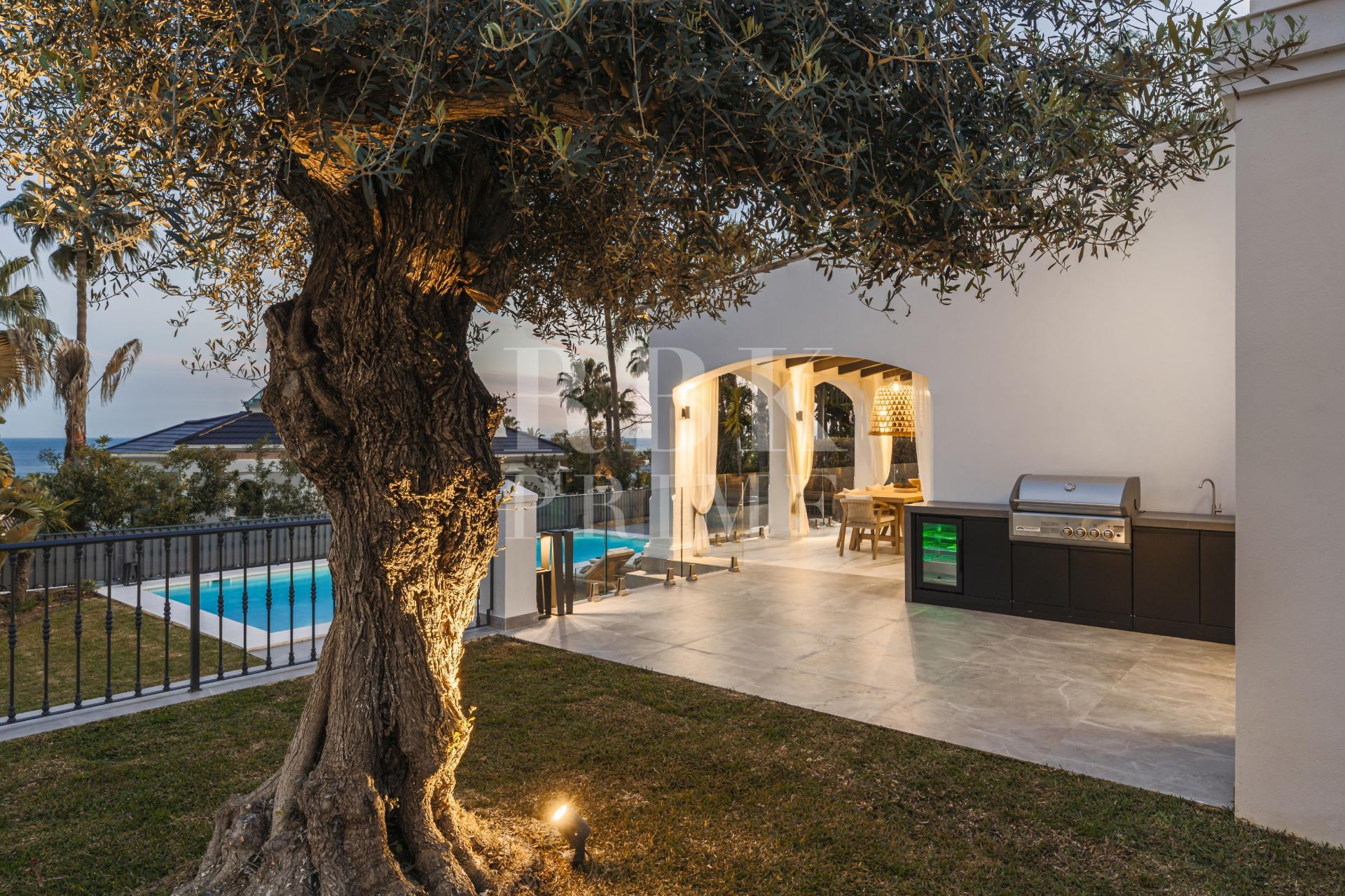 Available - Villa - Marbella - Costa del Sol