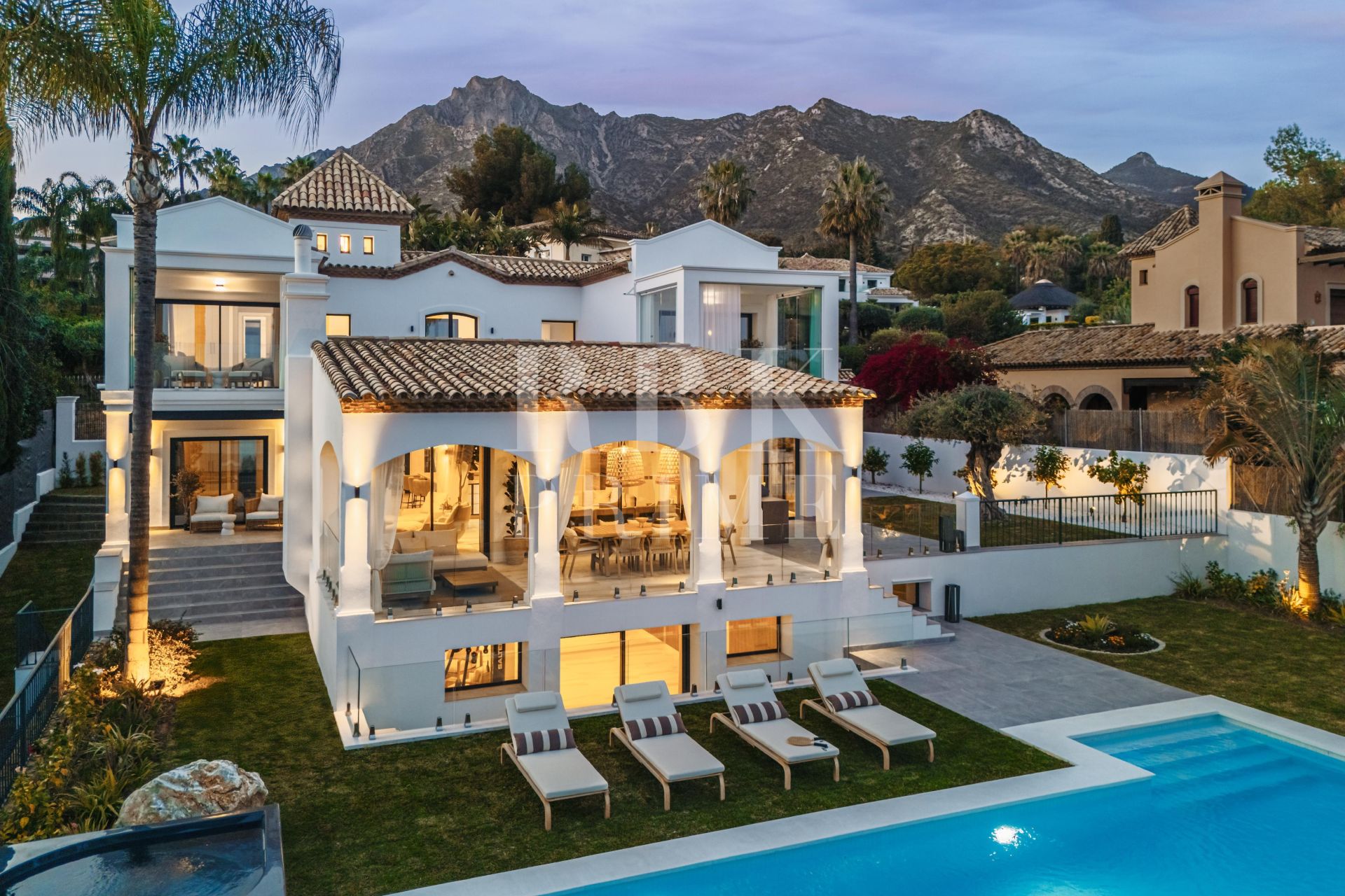 Available - Villa - Marbella - Costa del Sol
