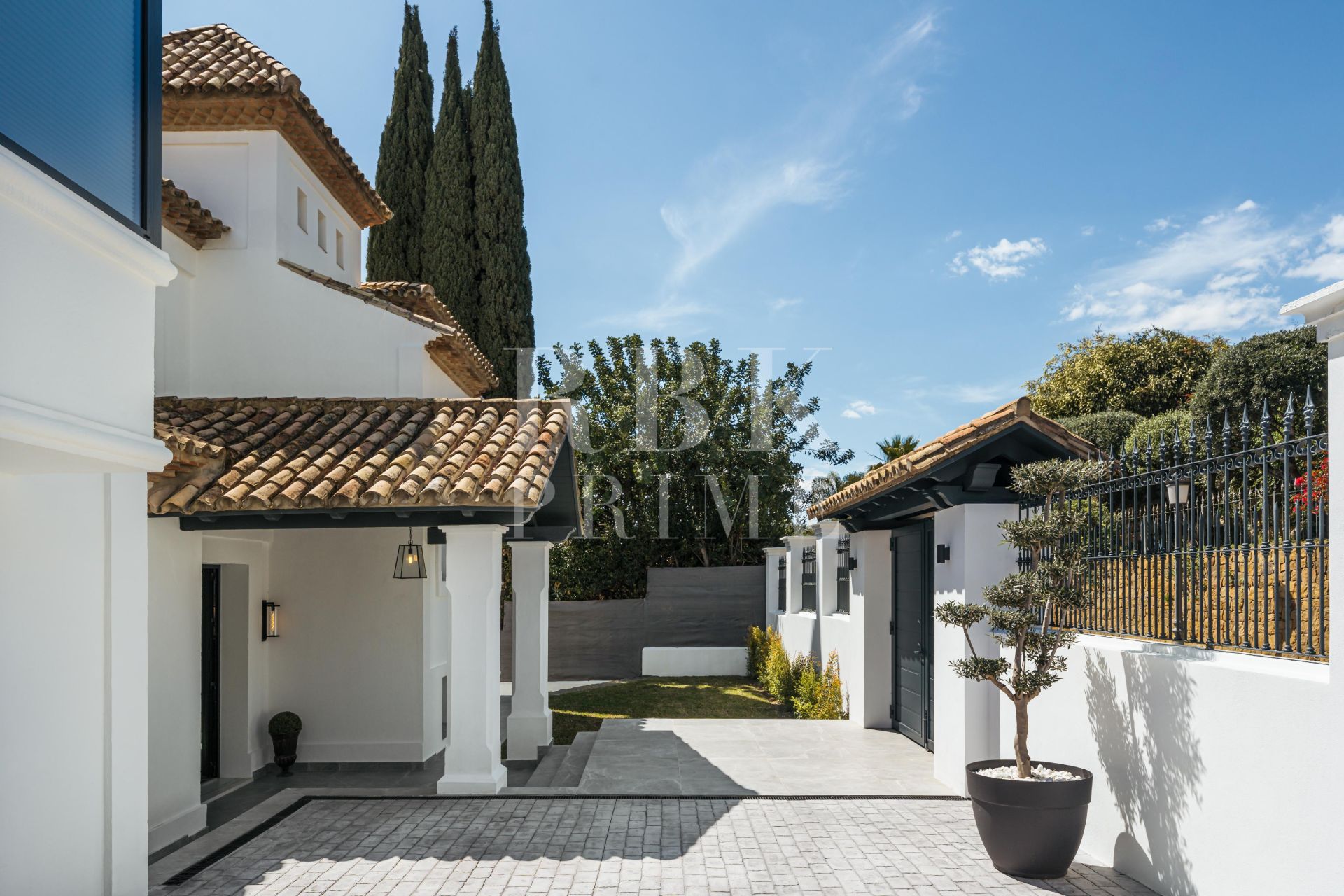 Available - Villa - Marbella - Costa del Sol