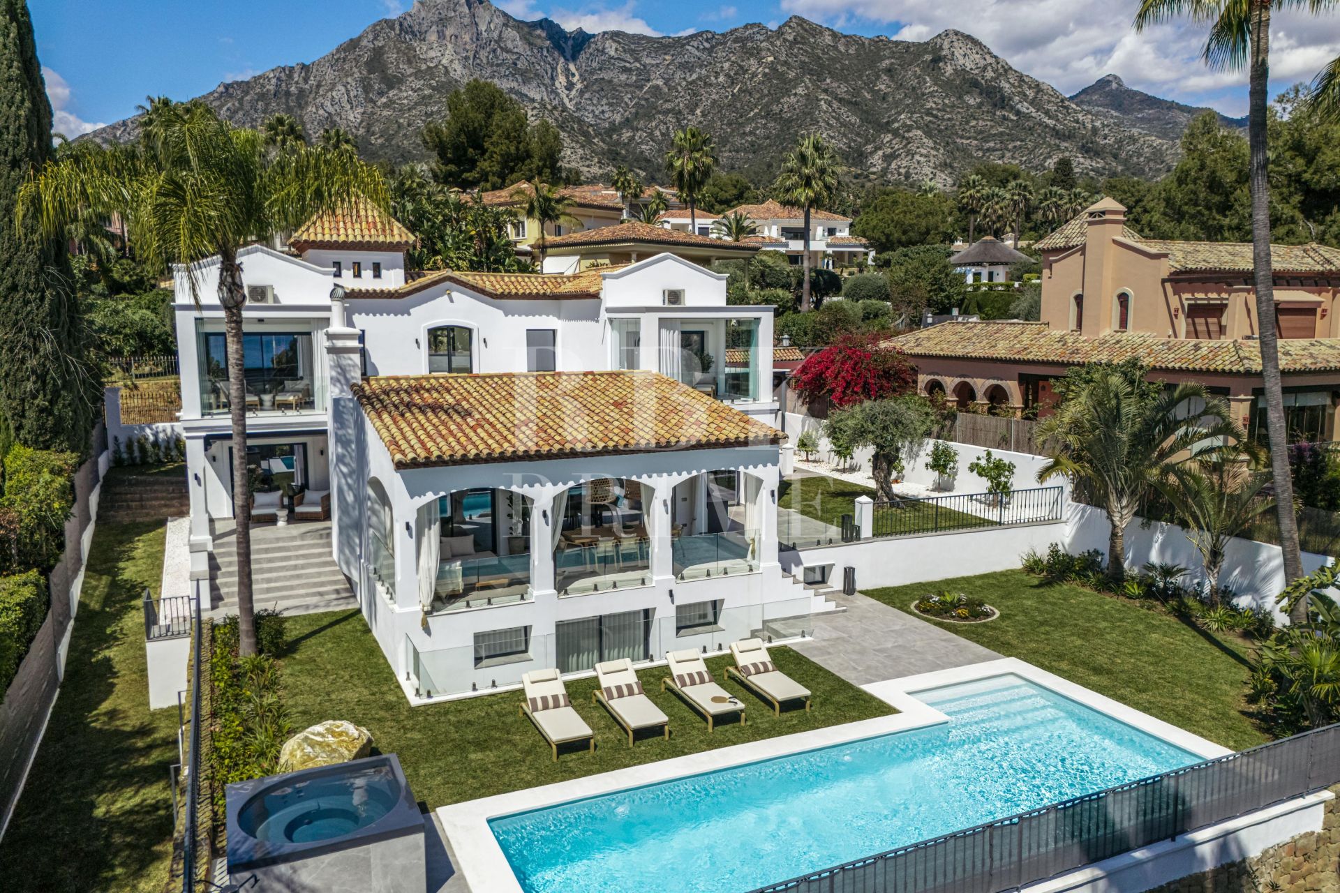Available - Villa - Marbella - Costa del Sol