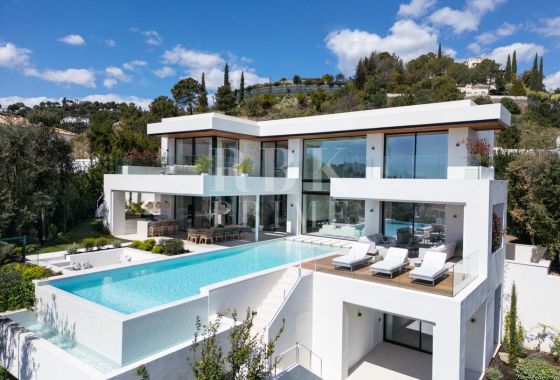 Available - Villa - Marbella - Costa del Sol