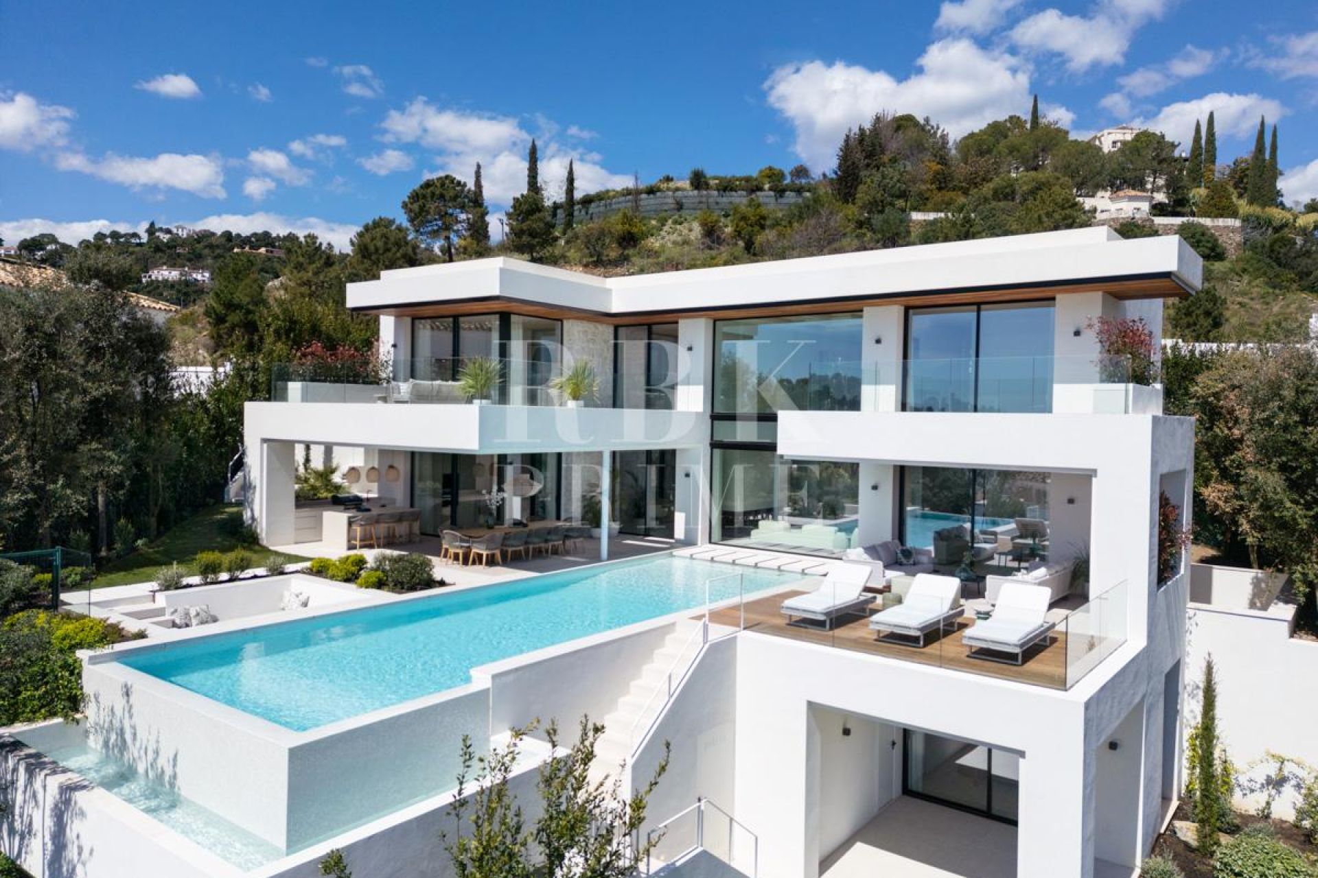 Available - Villa - Marbella - Costa del Sol