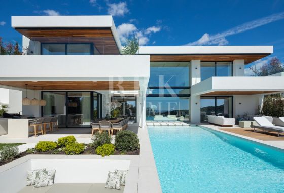 Available - Villa - Marbella - Costa del Sol