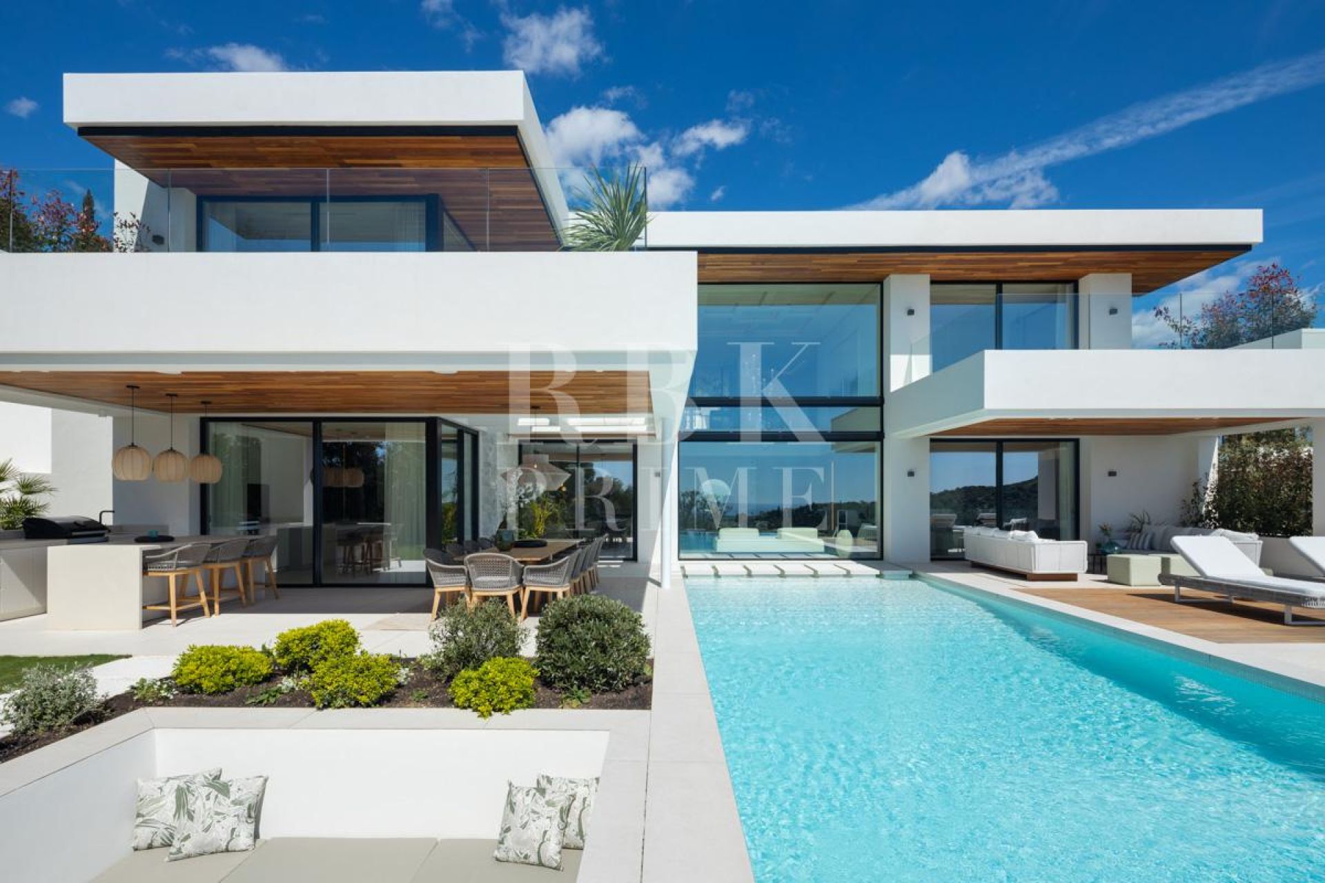 Available - Villa - Marbella - Costa del Sol