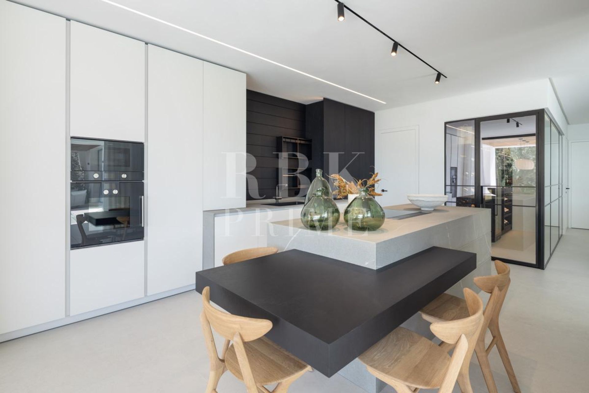 Available - Villa - Marbella - Costa del Sol