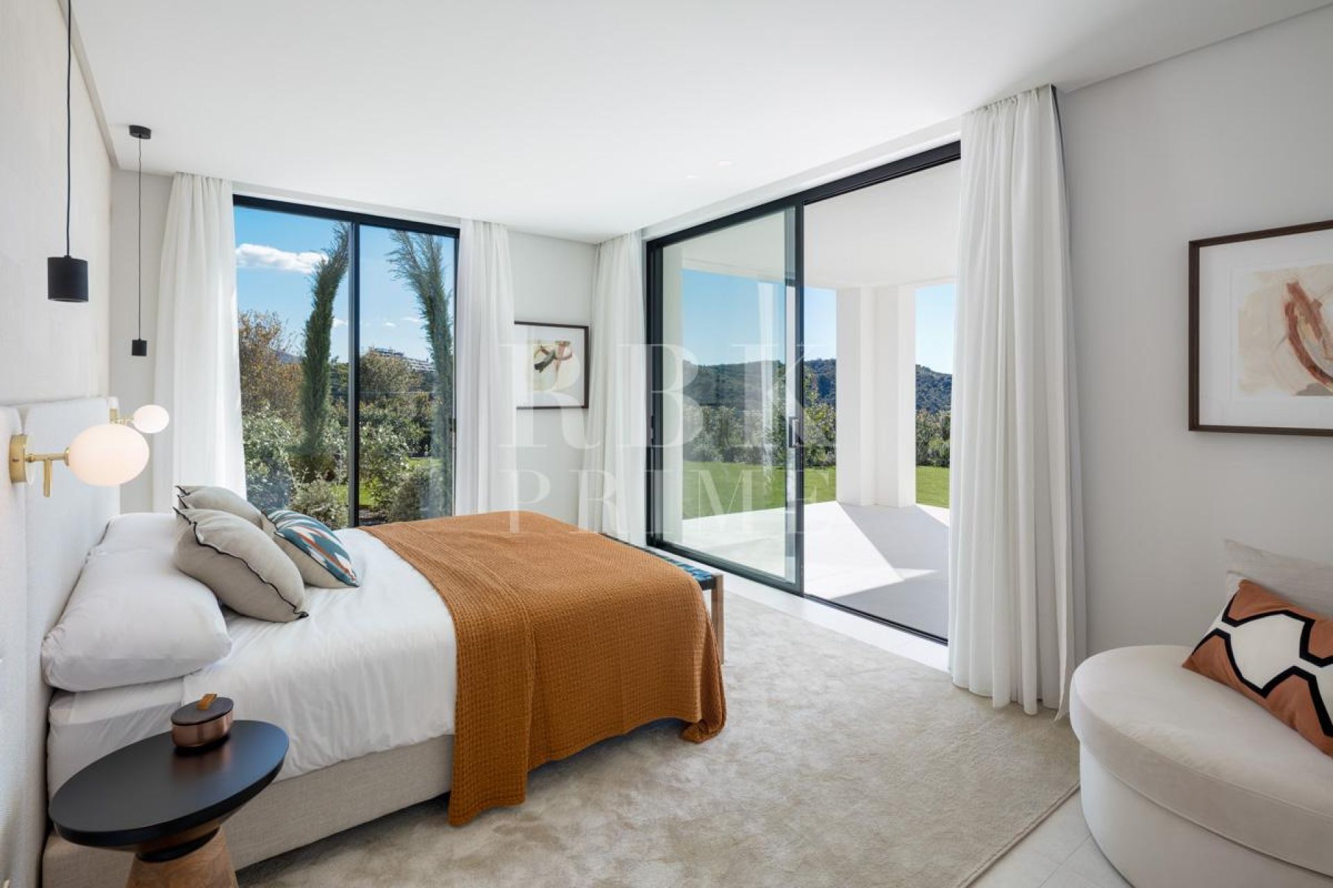Available - Villa - Marbella - Costa del Sol