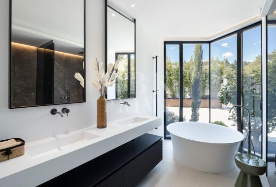 Available - Villa - Marbella - Costa del Sol