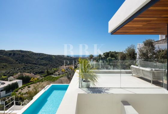 Available - Villa - Marbella - Costa del Sol