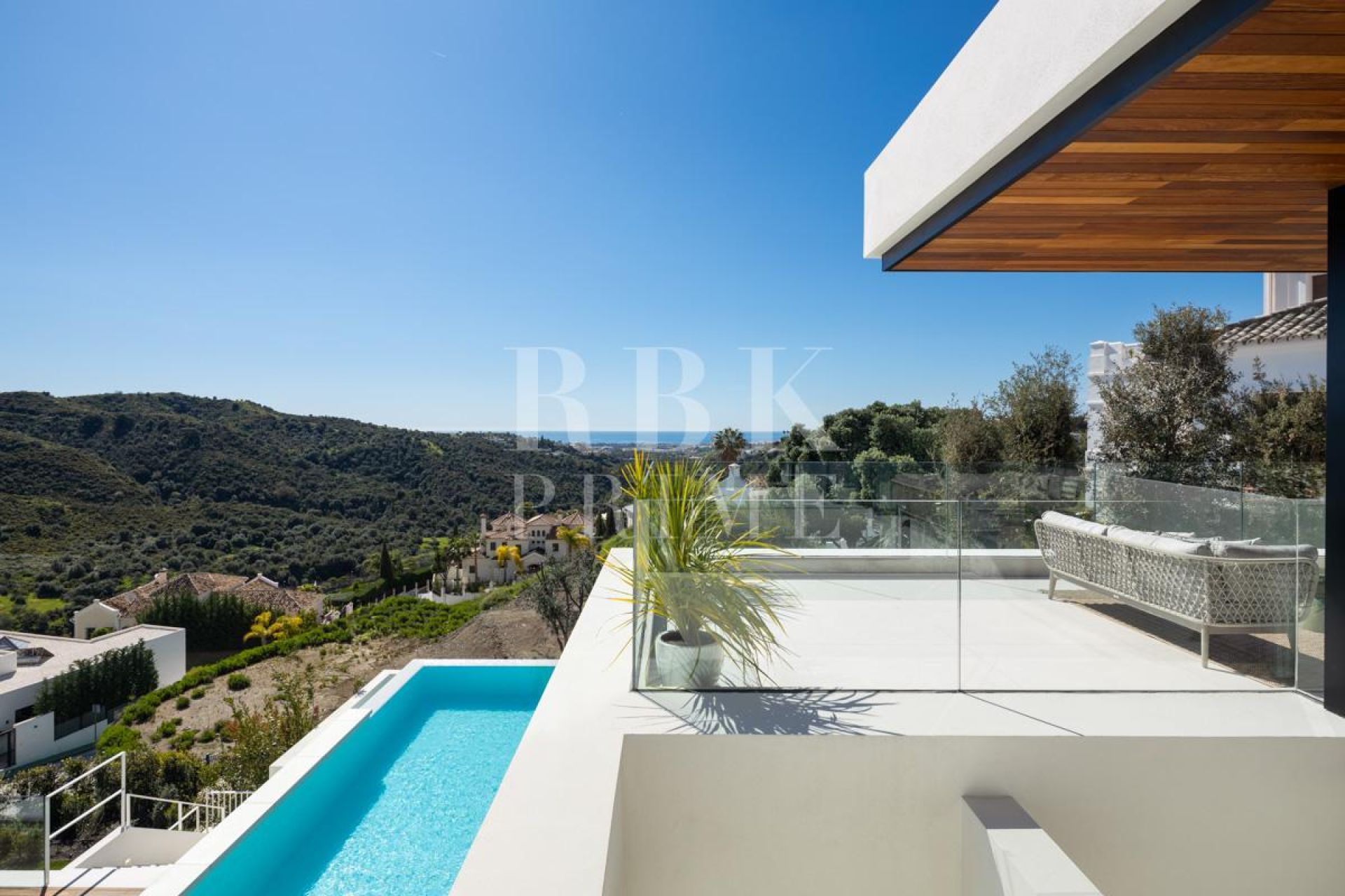 Available - Villa - Marbella - Costa del Sol