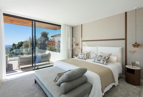 Available - Villa - Marbella - Costa del Sol