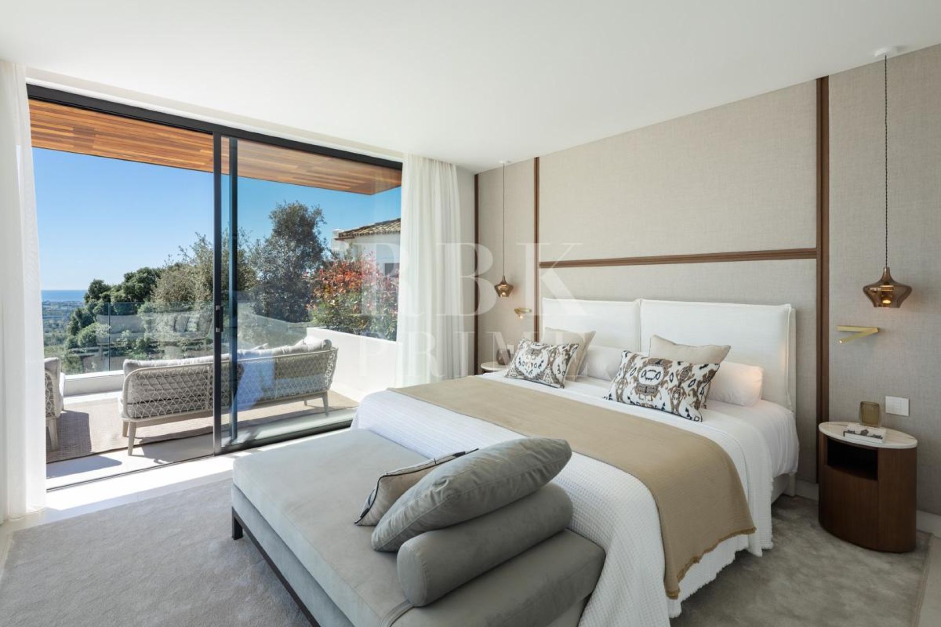 Available - Villa - Marbella - Costa del Sol