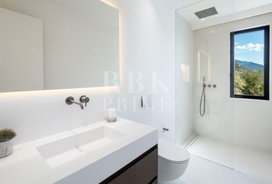 Available - Villa - Marbella - Costa del Sol
