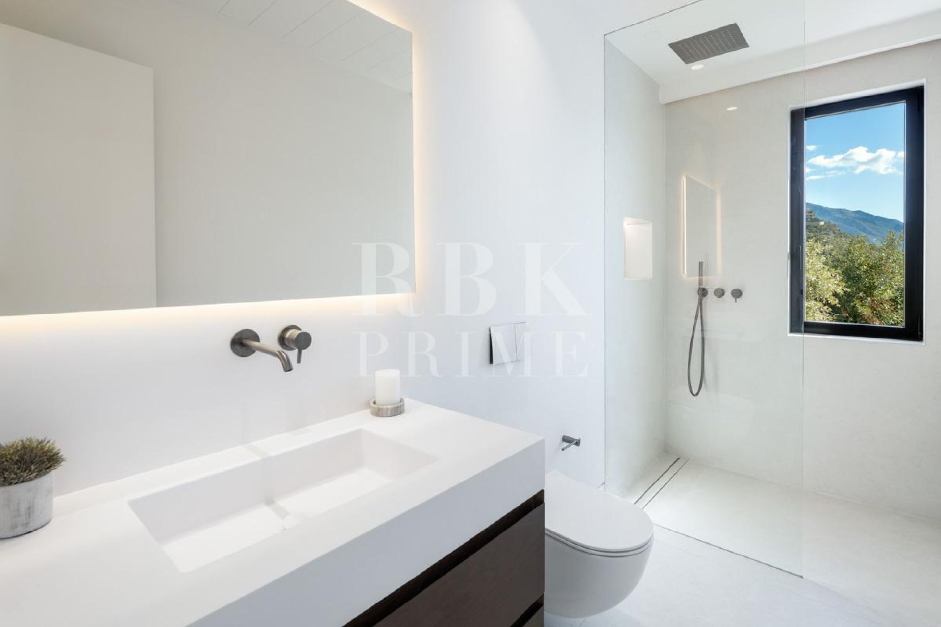 Available - Villa - Marbella - Costa del Sol
