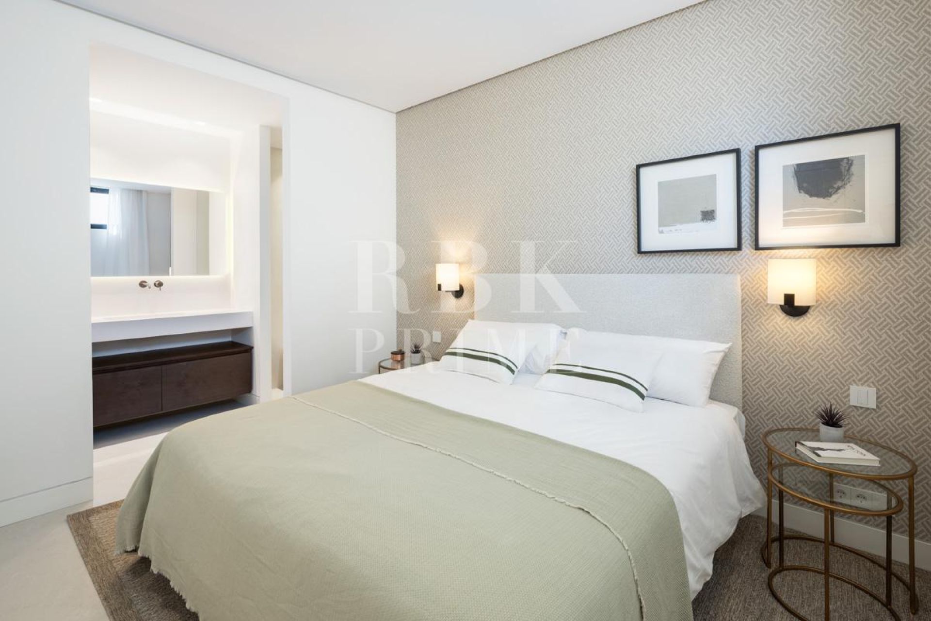 Available - Villa - Marbella - Costa del Sol