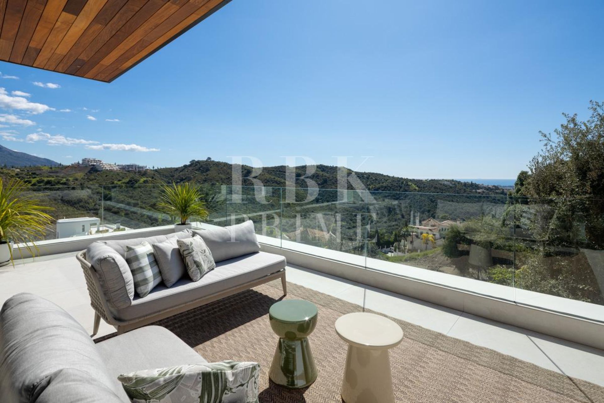 Available - Villa - Marbella - Costa del Sol