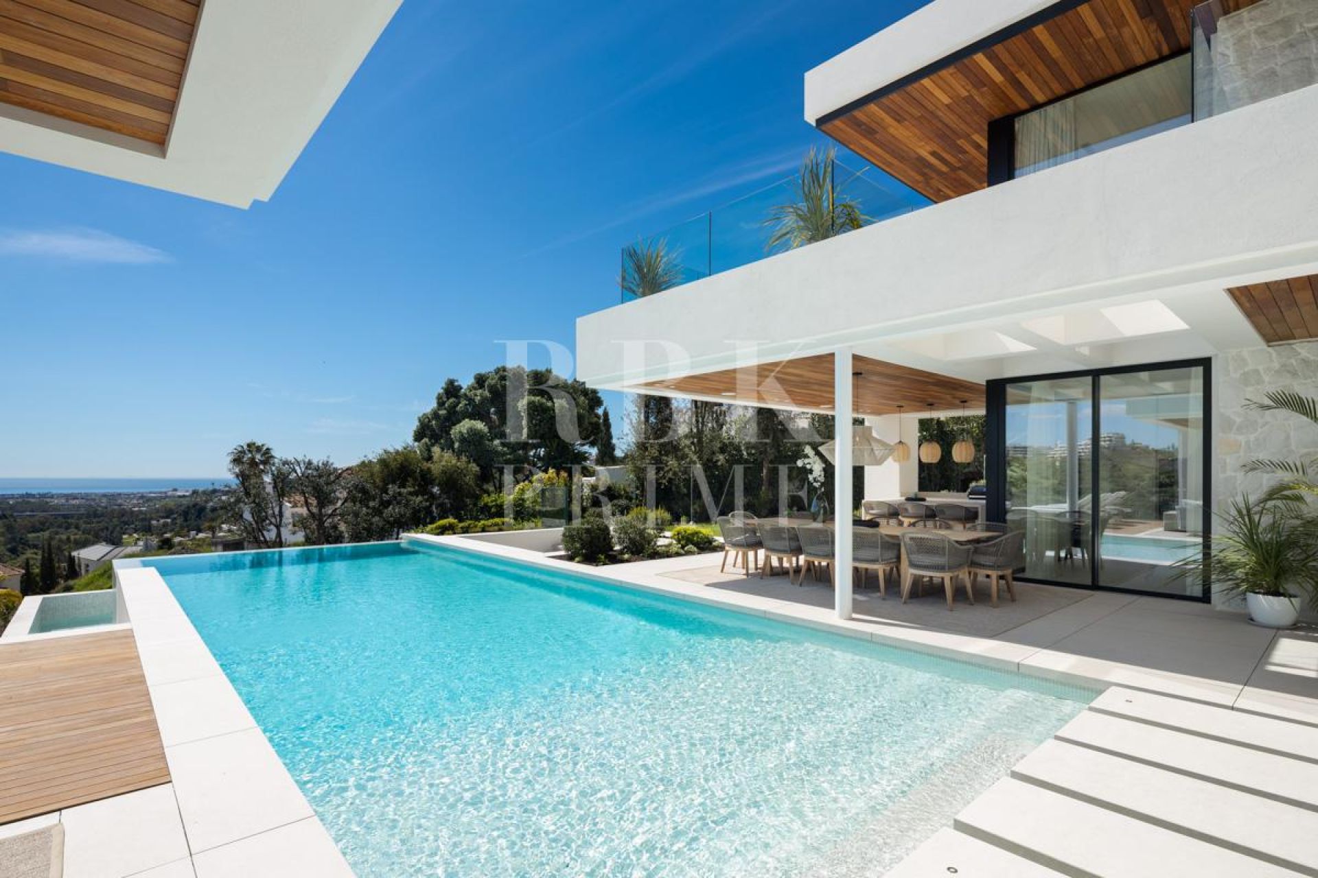 Available - Villa - Marbella - Costa del Sol