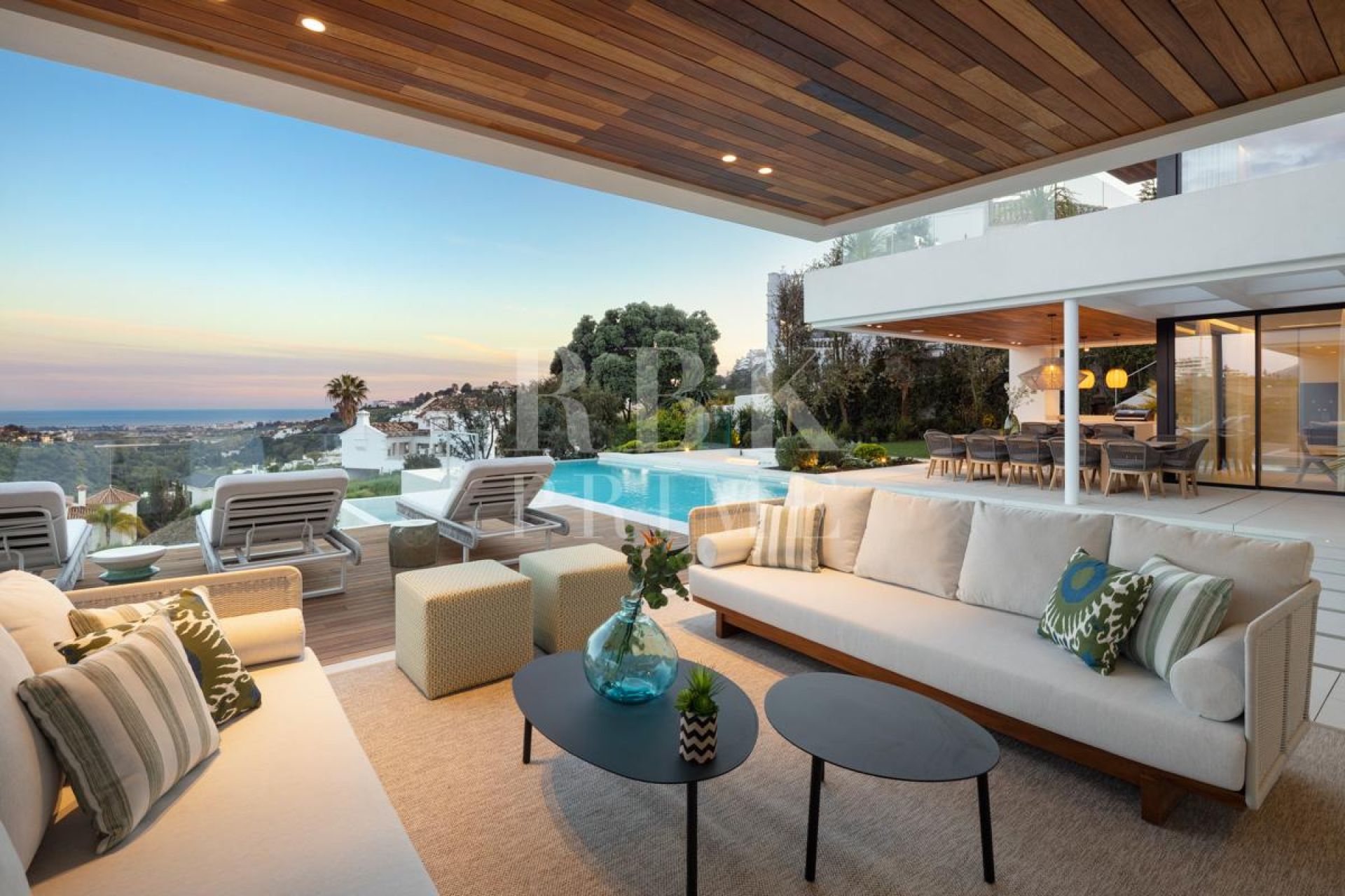 Available - Villa - Marbella - Costa del Sol