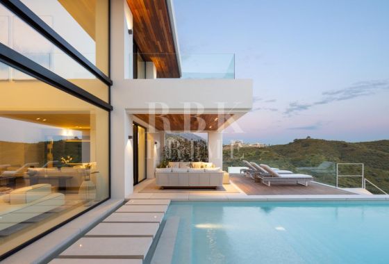 Available - Villa - Marbella - Costa del Sol