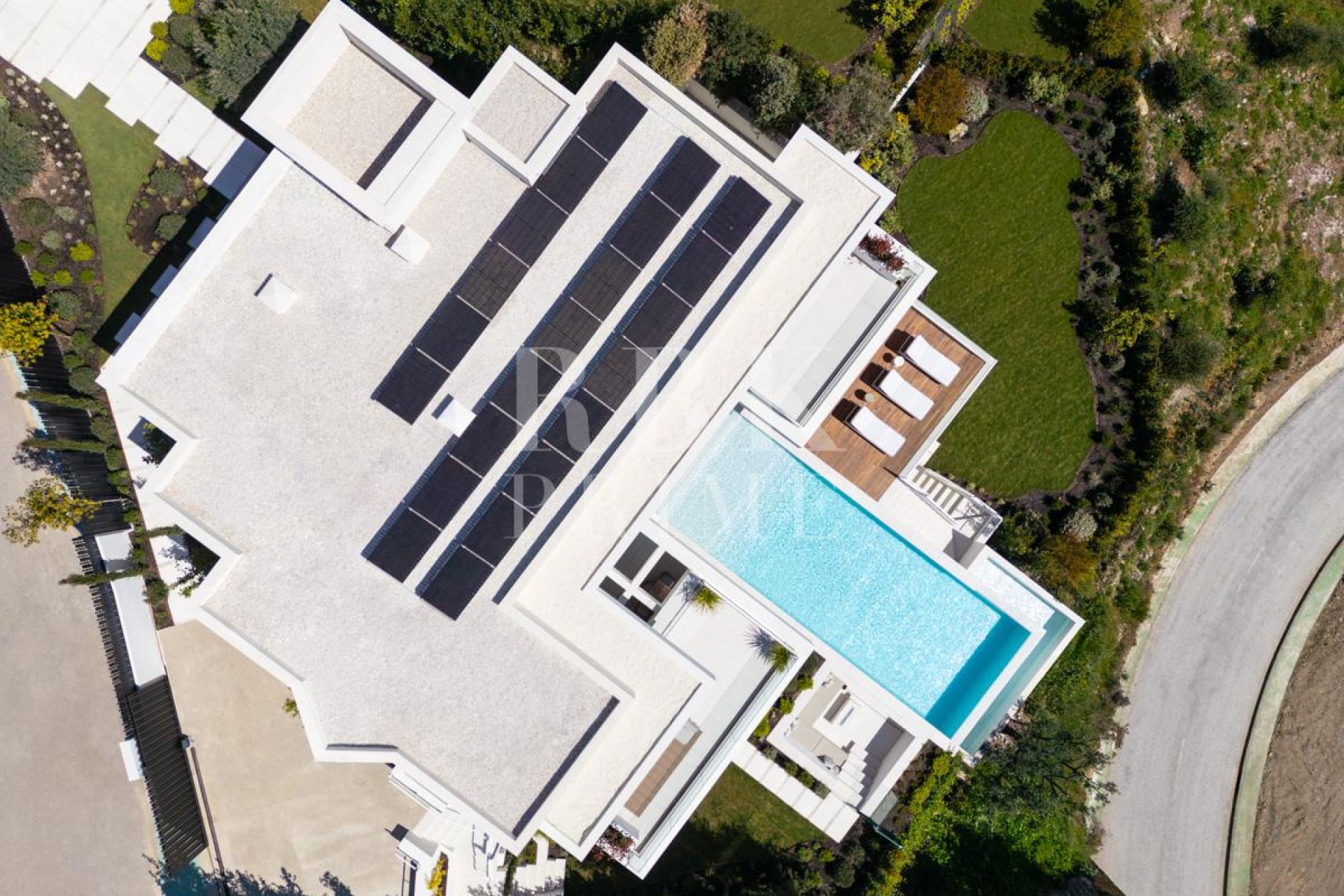 Available - Villa - Marbella - Costa del Sol