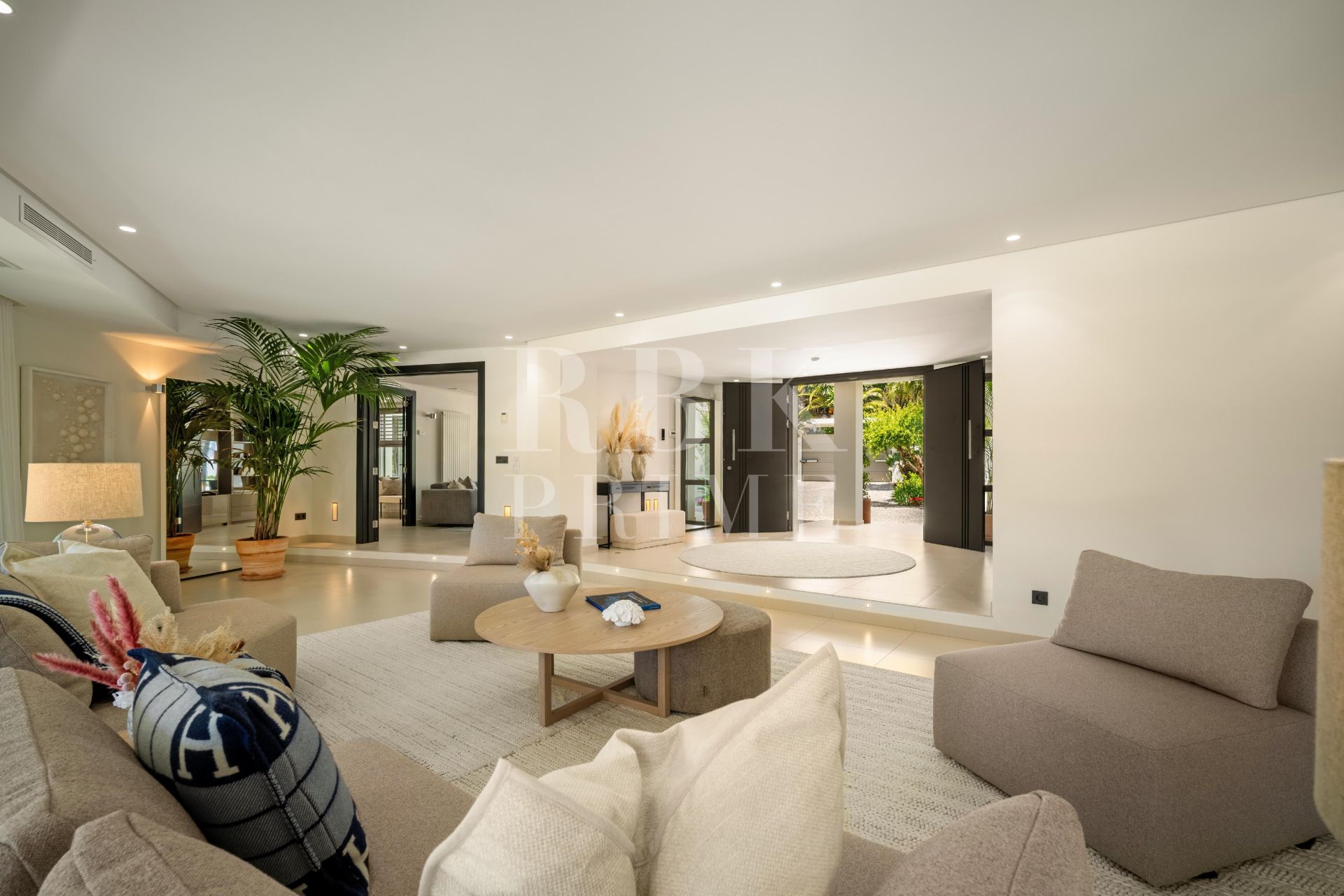 Available - Villa - Málaga - Costa del Sol