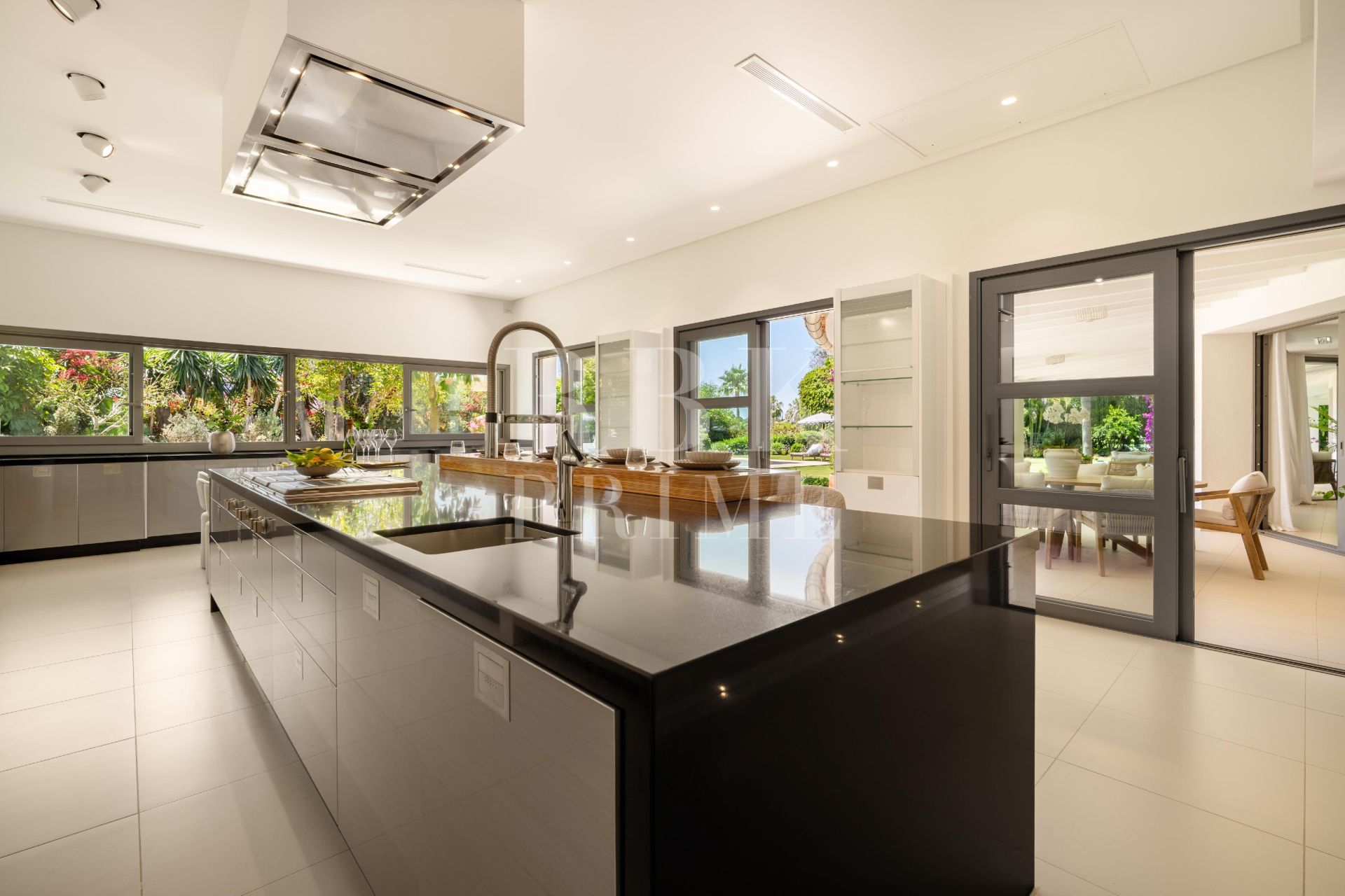 Available - Villa - Málaga - Costa del Sol