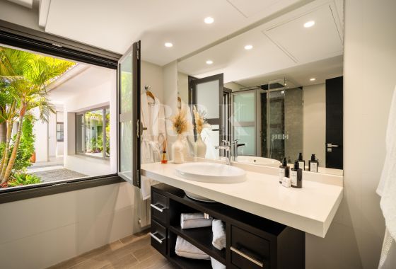 Villa · Available - Málaga