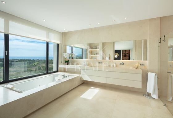 Villa · Available - Málaga