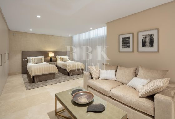 Villa · Available - Málaga
