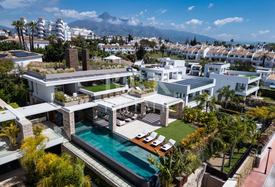 Villa · Available - Málaga