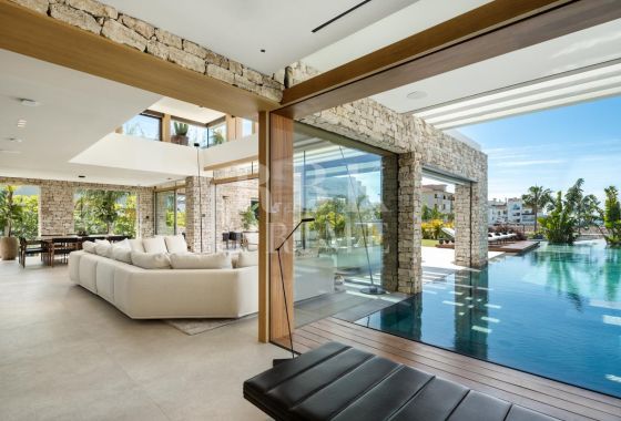 Villa · Available - Málaga