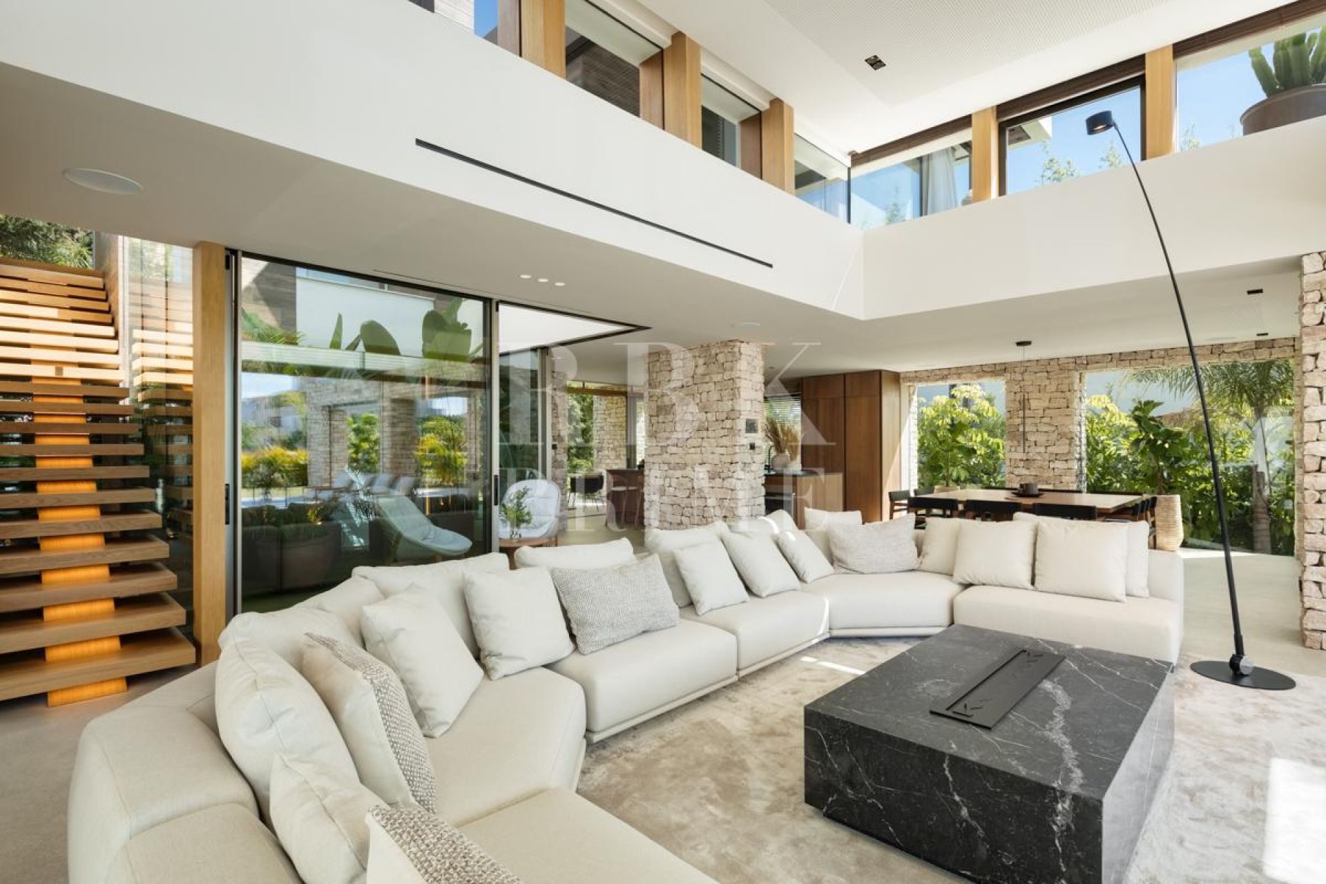 Available - Villa - Málaga - Costa del Sol