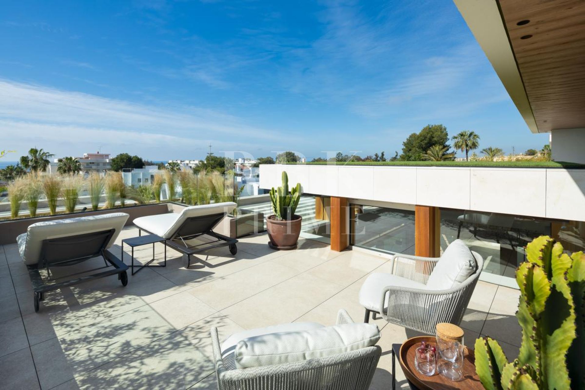 Available - Villa - Málaga - Costa del Sol