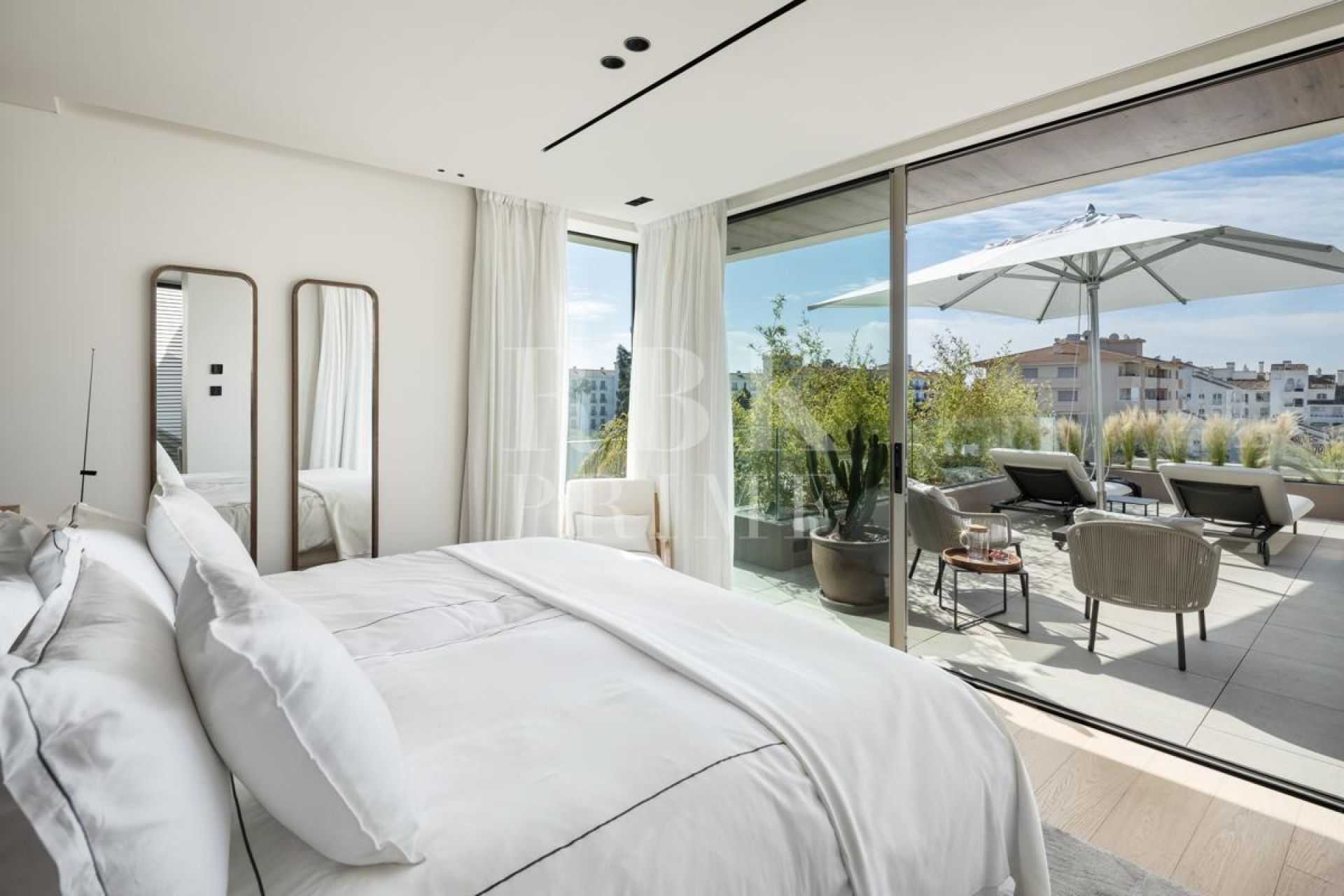 Available - Villa - Málaga - Costa del Sol