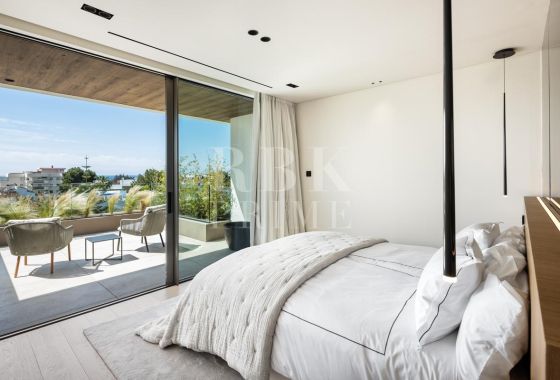 Villa · Available - Málaga