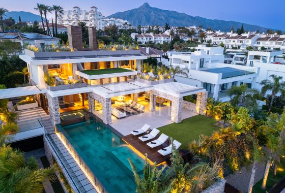 Villa · Available - Málaga